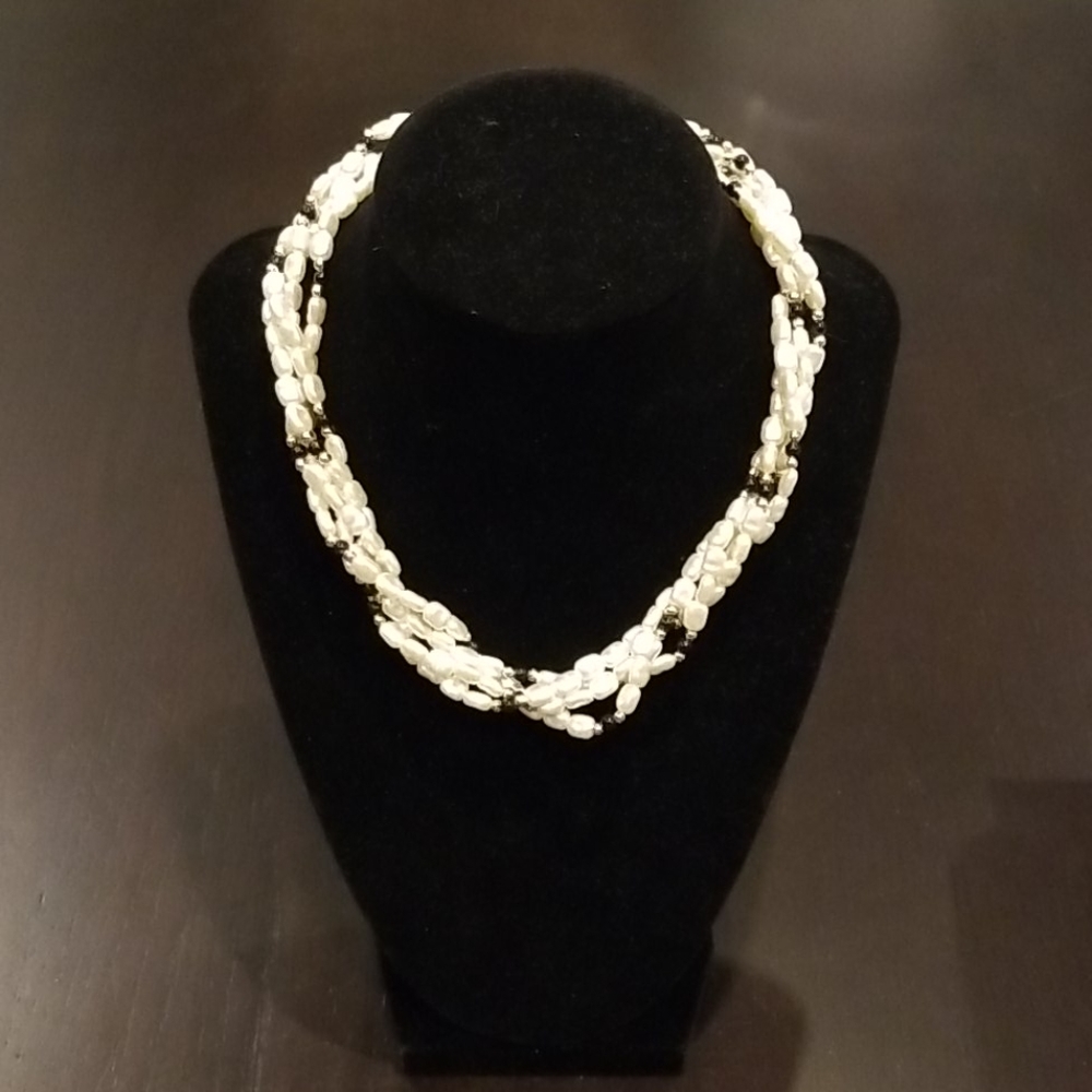 Womans Faux Pearl and Beaded necklace